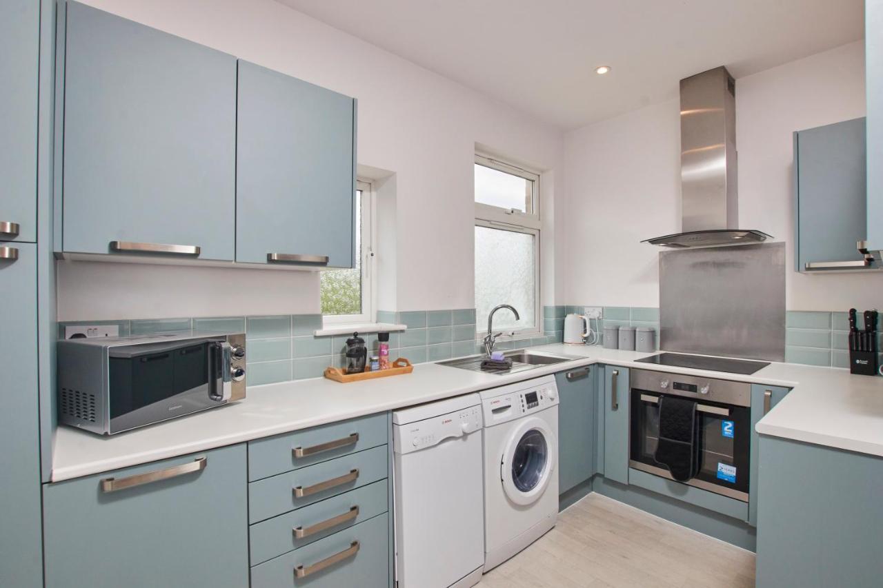 Fantastic Central Stratford Two Bedroom Apartment By Purestay Short Lets & Serviced Accommodation With Parking Exterior photo