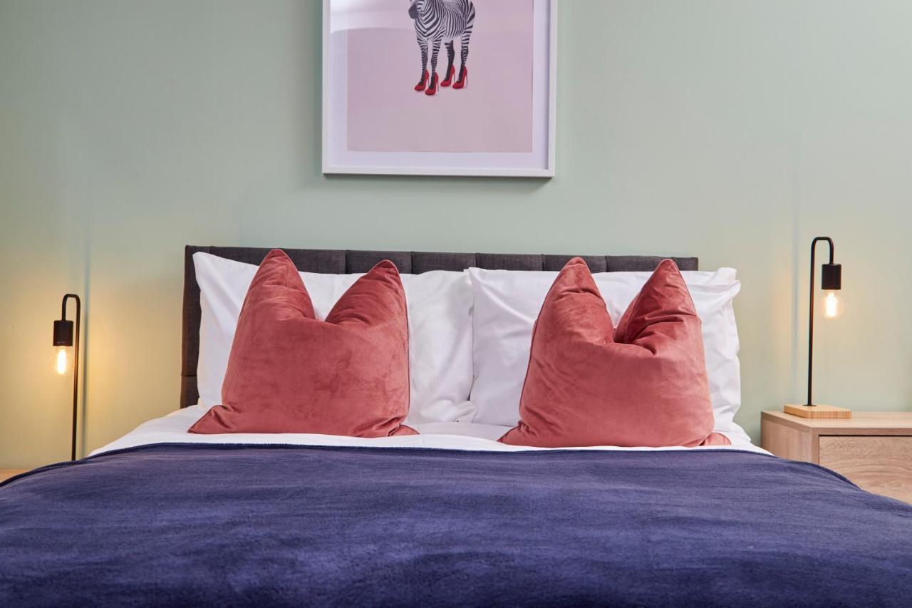 Fantastic Central Stratford Two Bedroom Apartment By Purestay Short Lets & Serviced Accommodation With Parking Exterior photo